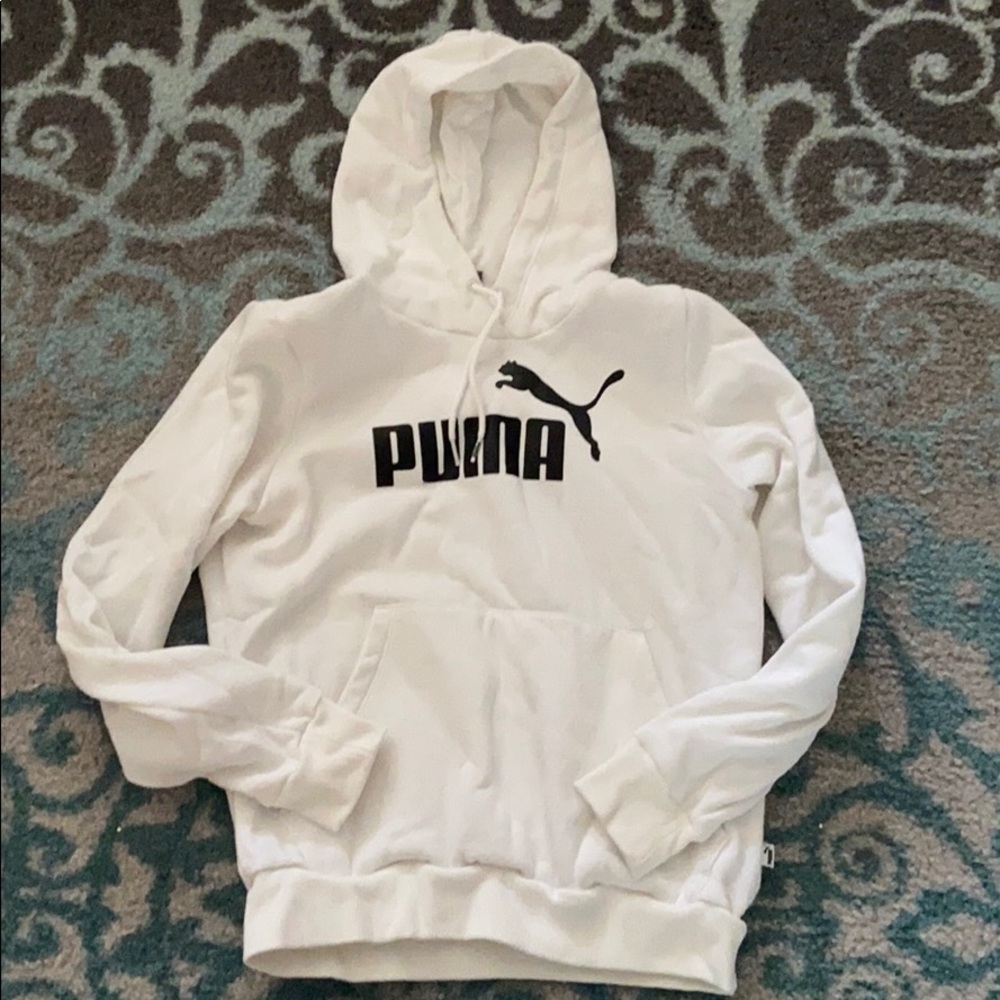 Like new women’s size S white PUMA fitted hoodie